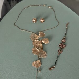 Pompeii3 Gold plated Floral Necklace Set